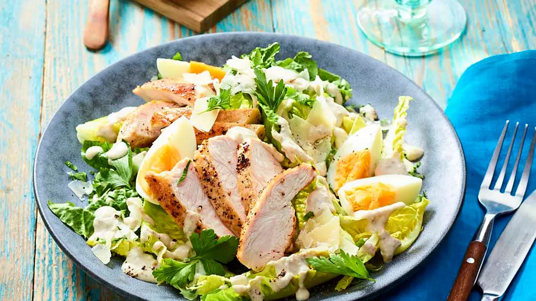 Ave-Caesar-Salat zum Niederknien Rezept - Foto: LECKER @ Bauer Media Group Ave-Caesar-Salat zum Niederknien Rezept - Foto: LECKER @ Bauer Media Group