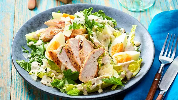 Ave-Caesar-Salat zum Niederknien Rezept - Foto: LECKER @ Bauer Media Group Ave-Caesar-Salat zum Niederknien Rezept - Foto: LECKER @ Bauer Media Group