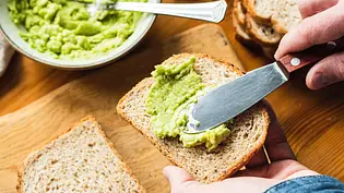 Avocado-Aufstrich Rezept - Foto: iStock/Arx0nt Avocado-Aufstrich Rezept - Foto: iStock/Arx0nt