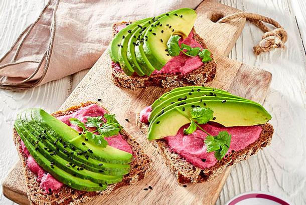 Avocado-Brote mit Rote-Bete-Aufstrich Rezept