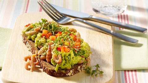 Avocado-Krabben-Brot Rezept - Foto: House of Food / Bauer Food Experts KG