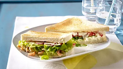 Avocado-Krabben-Sandwich Rezept - Foto: LECKER @ Bauer Media Group