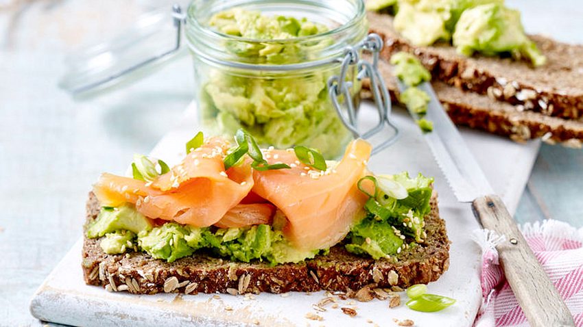 Avocado-Lachs-Brot Rezept - Foto: House of Food / Bauer Food Experts KG