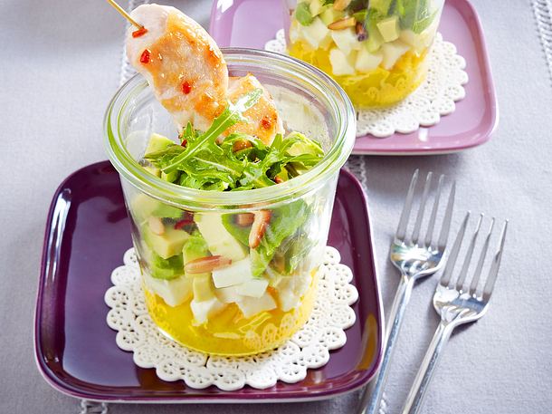 Avocado-Mozzarella-Mango-Salat mit Hähnchenspieß (Das perfekte Dinner) Rezept Avocado-Mozzarella-Mango-Salat mit Hähnchenspieß (Das perfekte Dinner) Rezept