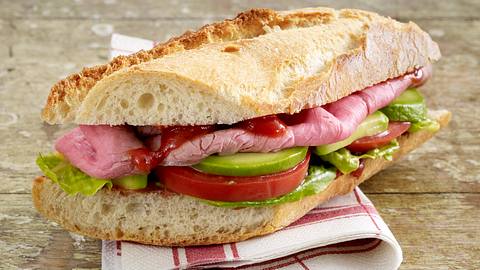 Avocado-Roastbeef-Baguette Rezept - Foto: House of Food / Bauer Food Experts KG