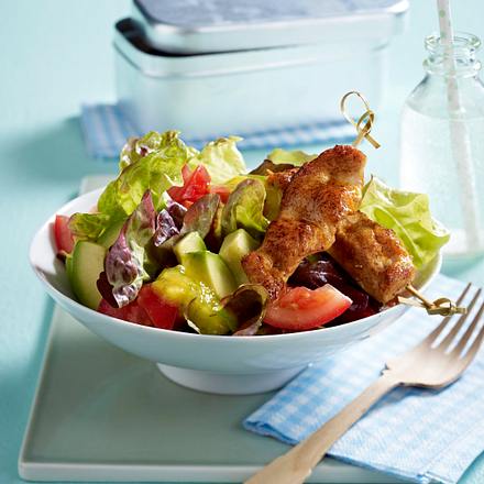 Avocado-Salat mit Hähnchenspießen Rezept Avocado-Salat mit Hähnchenspießen Rezept