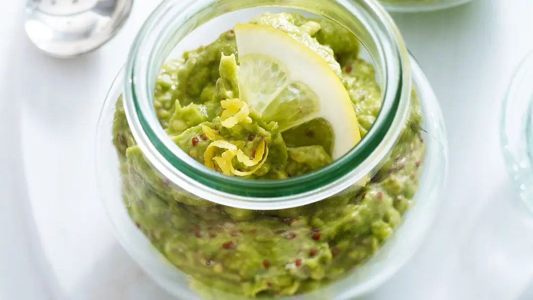 Avocado-Senf-Creme Rezept - Foto: LECKER @ Bauer Media Group