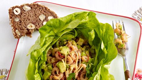 Avocadokrabben im Kopfsalat Rezept - Foto: House of Food / Bauer Food Experts KG