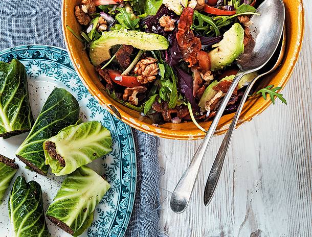 Avocadosalat mit Frühstücksspeck und Walnüssen Rezept Avocadosalat mit Frühstücksspeck und Walnüssen Rezept