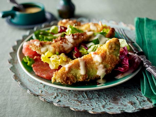 Avocadoschnitzel auf Salat Rezept Avocadoschnitzel auf Salat Rezept