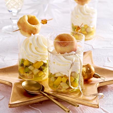 Babas auf exotischem Fruchtpüree und Sahne Rezept Babas auf exotischem Fruchtpüree und Sahne Rezept