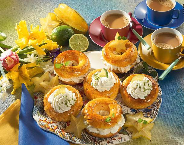 Babas mit Sahne-Limetten-Creme Rezept Babas mit Sahne-Limetten-Creme Rezept