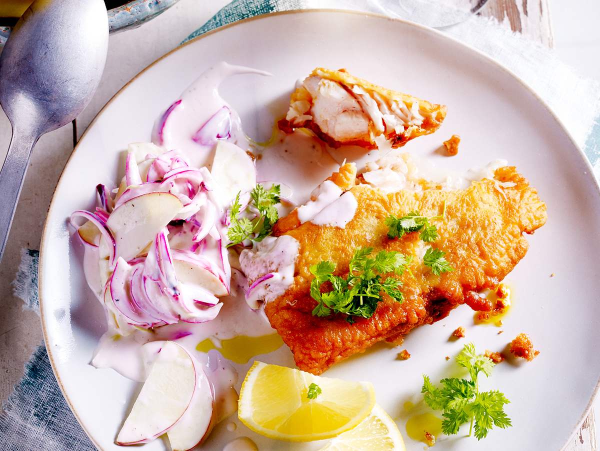 Backfisch mit Hausfrauensoße mit Salzkartoffeln Rezept