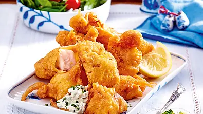 Backfisch mit Remoulade und Salat Rezept - Foto: LECKER @ Bauer Media Group