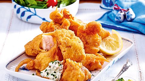 Backfisch mit Remoulade und Salat Rezept - Foto: House of Food / Bauer Food Experts KG