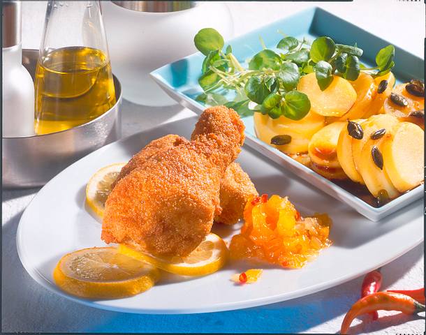 Backhendl mit Pellkartoffeln und Kürbis Rezept Backhendl mit Pellkartoffeln und Kürbis Rezept