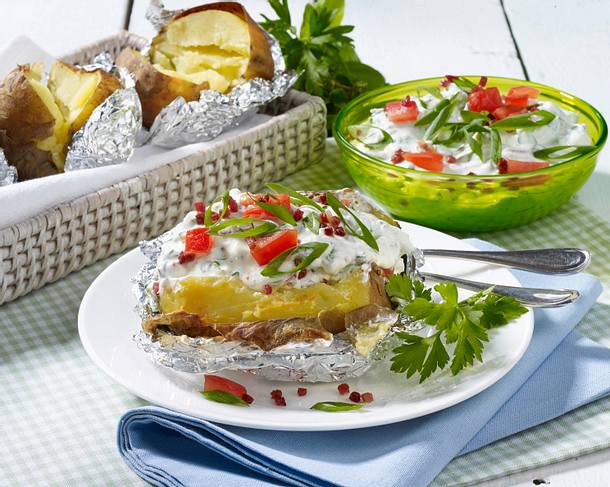 Backkartoffel mit Schinken-Kräuterquark Rezept Backkartoffel mit Schinken-Kräuterquark Rezept