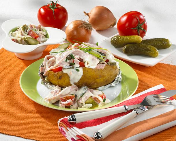 Backkartoffeln mit Pommern Spiess-Fleischsalat Rezept Backkartoffeln mit Pommern Spiess-Fleischsalat Rezept