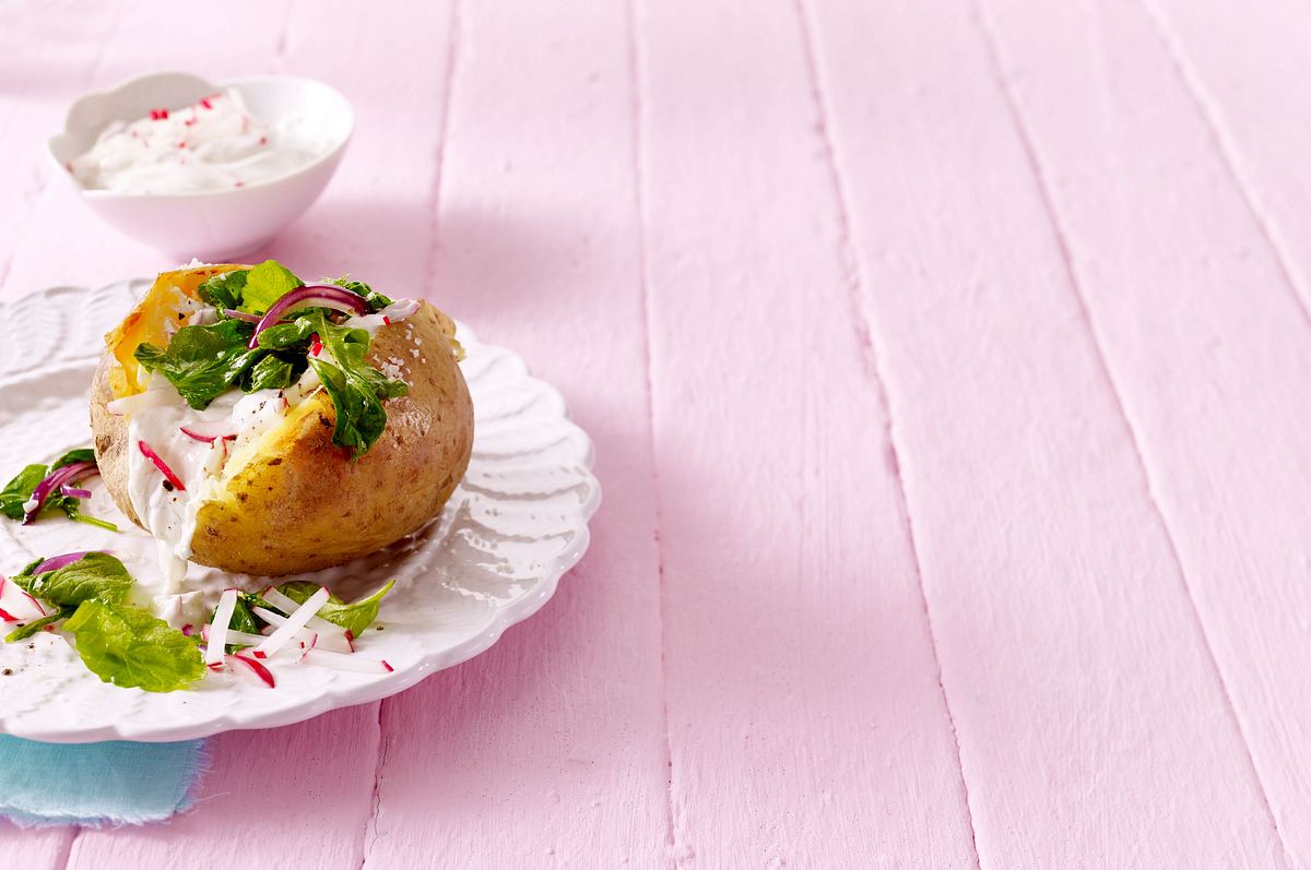 Backkartoffeln mit Radieschen-Quark Rezept