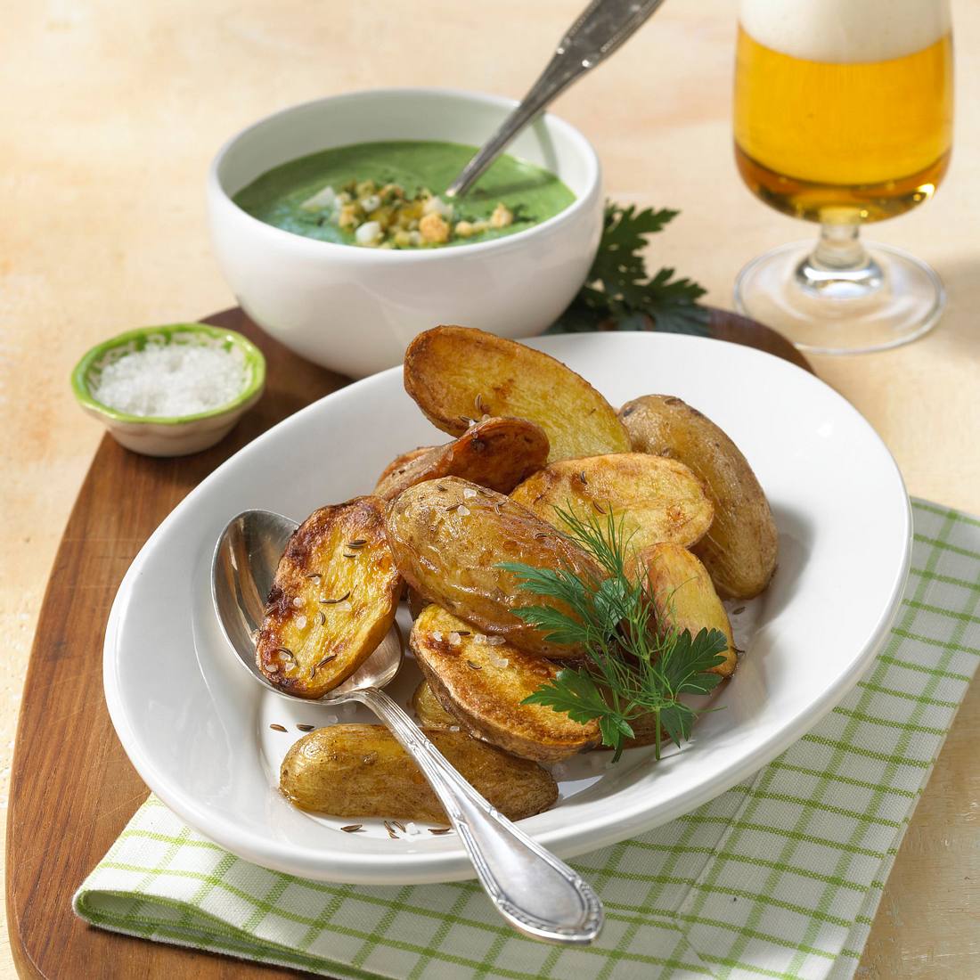 Backofenkartoffel mit Frankfurter Grüner Soße Rezept | LECKER