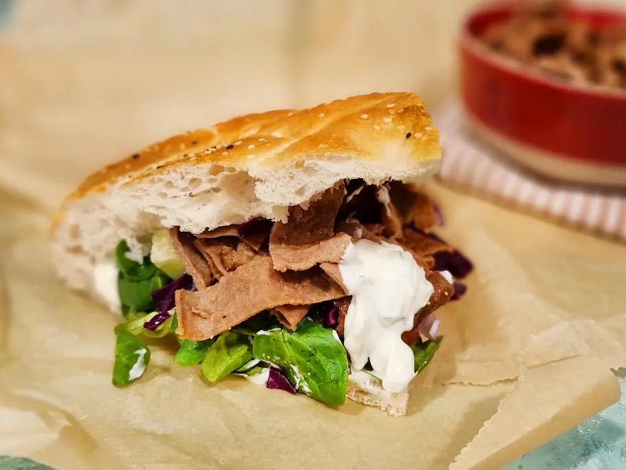 Backofen-Döner im Fladenbrot Backofen-Döner im Fladenbrot