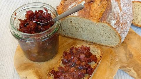 Speck und Zwiebeln sind die wichtigsten Zutaten von Bacon Jam