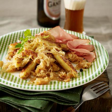 Badische Bubenspitzle (Schupfnudeln) mit geschmortem Sauerkraut Rezept Badische Bubenspitzle (Schupfnudeln) mit geschmortem Sauerkraut Rezept