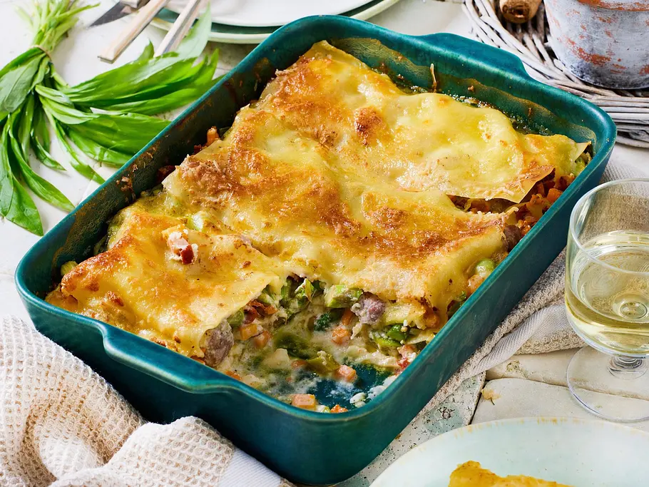 Cremige Bärlauch-Lasagne mit grünem Spargel und goldener Käsekruste – das perfekte Frühlingsrezept aus dem Ofen. Aromatisch, saisonal und herrlich überbacken.