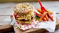 Bagel mit Honig-Frikadelle Rezept - Foto: LECKER @ Bauer Media Group