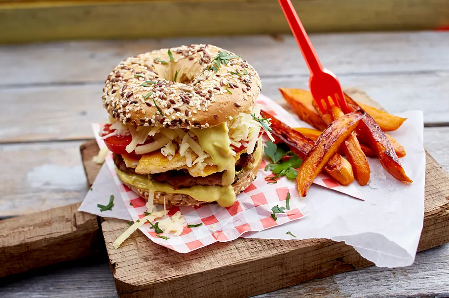 Bagel mit Honig-Frikadelle Rezept Bagel mit Honig-Frikadelle Rezept