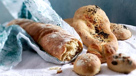 Baguette, Brötchen und Fladenbrot aus Evas Drei-Tage-Teig Rezept - Foto: House of Food / Bauer Food Experts KG