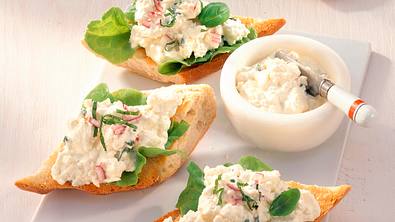Baguette mit Schafkäsecreme Rezept - Foto: LECKER @ Bauer Media Group