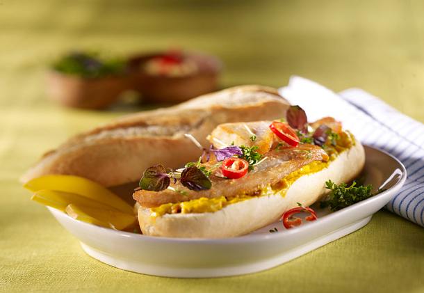 Baguettebrötchen mit Currycreme und Fischfilet Rezept