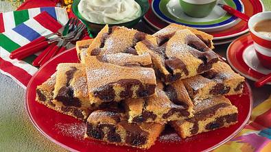 Baileys-Kuchen mit Backpflaumen Rezept - Foto: LECKER @ Bauer Media Group