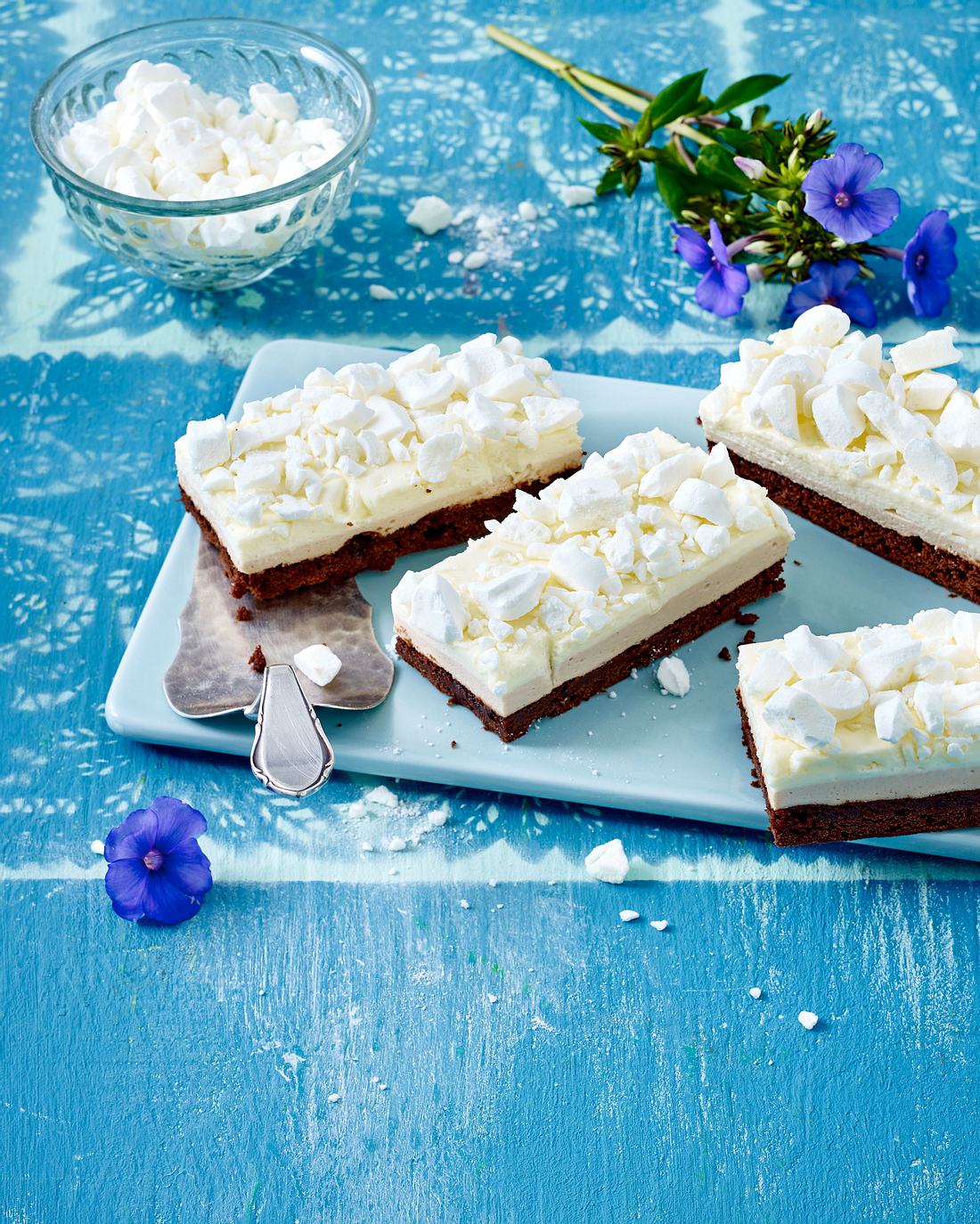 Baileys-Kuchen mit Baiserstreusel Rezept | LECKER