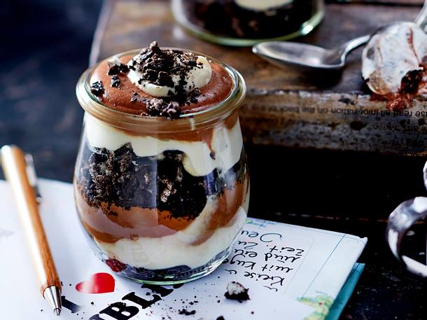 Baileys-Oreo-Trifle im Glas Rezept Baileys-Oreo-Trifle im Glas Rezept