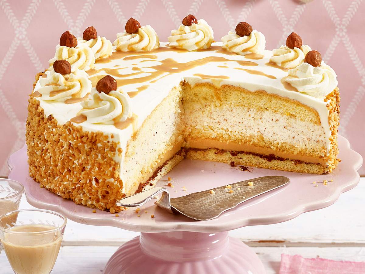 Baileys-Sahne-Torte mit Nüssen Rezept