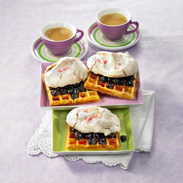 Baiser-Buttermilch-Waffeln mit Heidelbeeren Rezept