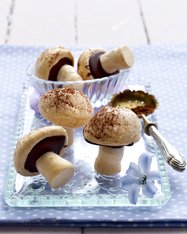 Baiser-Pilze mit Schokolade und Kakao Rezept | LECKER