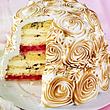 Baiser-Schichttorte mit Rhabarber Rezept - Foto: House of Food / Bauer Food Experts KG