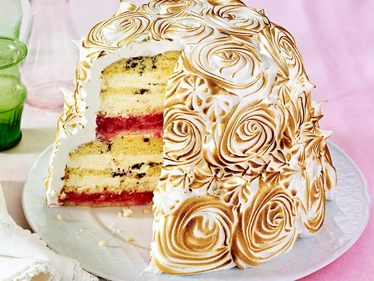 Baiser-Schichttorte mit Rhabarber Rezept