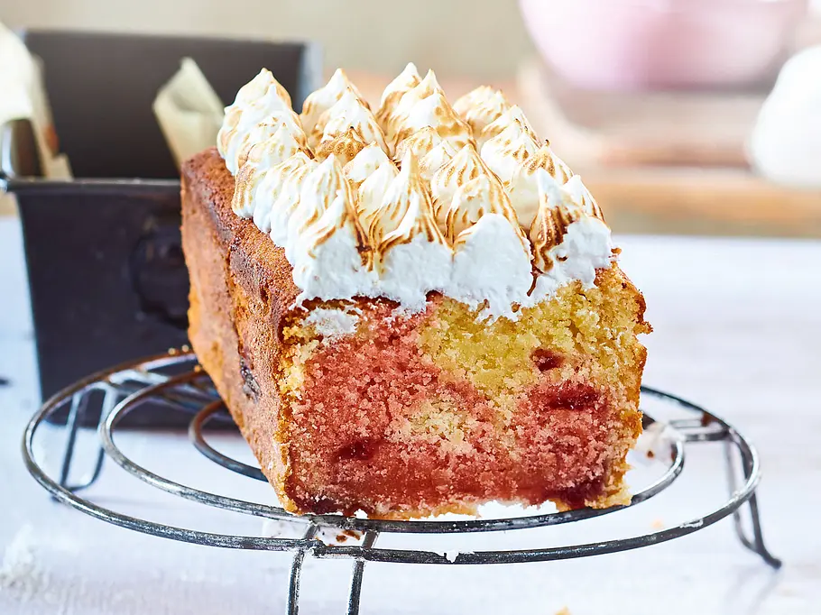 Baiserbesetzter Grenadine-Kuchen Rezept