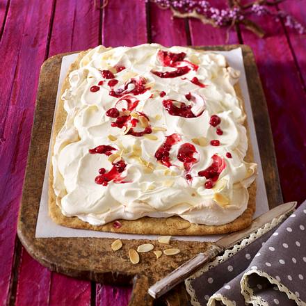 Baiserkuchen mit Preiselbeersahne Rezept Baiserkuchen mit Preiselbeersahne Rezept