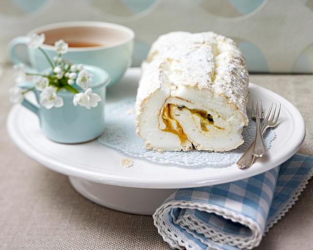 Baiserrolle mit Maracuja-Schmandcreme Rezept