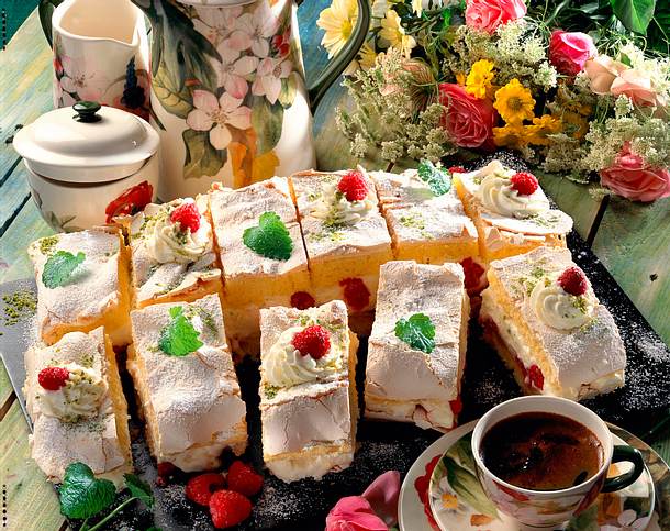 Baiserschnitten mit Weincreme Rezept Baiserschnitten mit Weincreme Rezept
