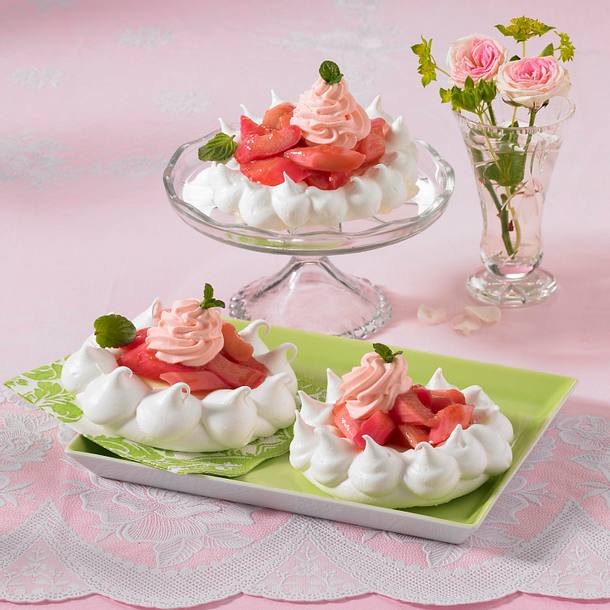 Baisertörtchen mit Rhabarber Rezept