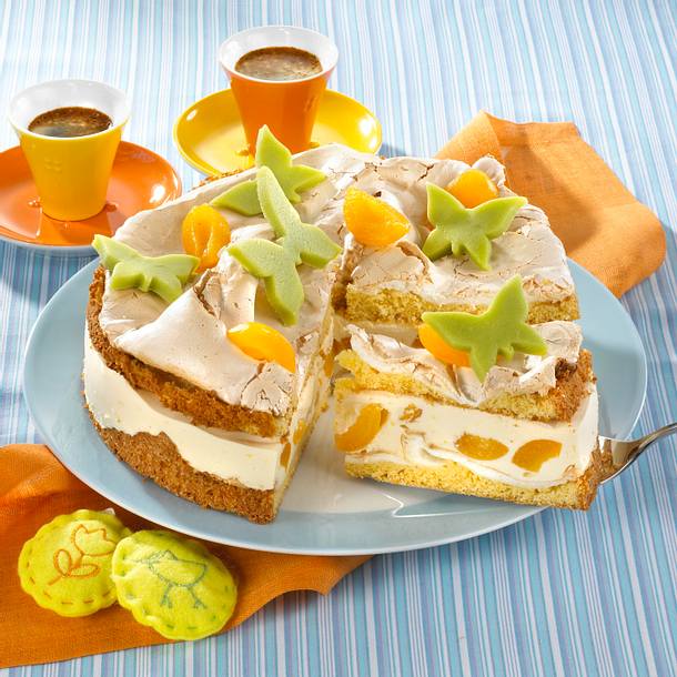 Baisertorte mit Aprikosen-Sektcreme Rezept Baisertorte mit Aprikosen-Sektcreme Rezept