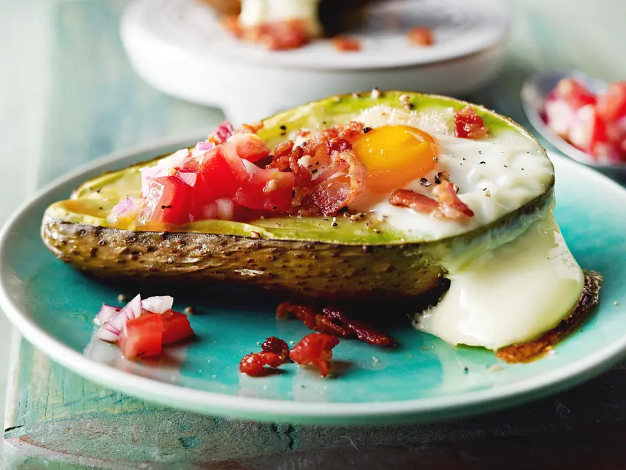 Baked-Eggs-Avocado als leckeres Low Carb-Frühstück