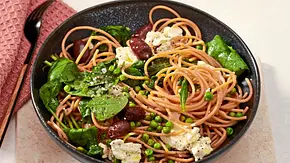 Baked Feta mit Linsen-Spagehtti - Foto: LECKER @ Bauer Media Group Baked Feta mit Linsen-Spagehtti - Foto: LECKER @ Bauer Media Group