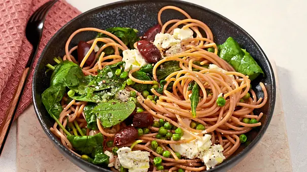 Baked Feta mit Linsen-Spagehtti - Foto: LECKER @ Bauer Media Group